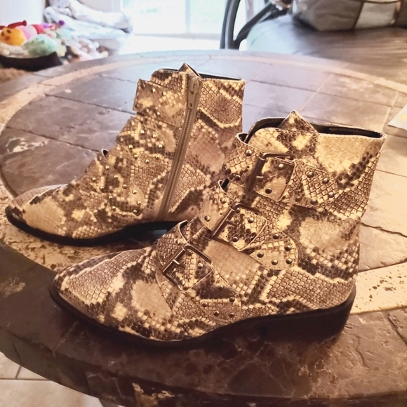 Steven by Steve Madden Harmon Snakeskin Ankle Boots Buckled Straps Booties 7.5 - Picture 5 of 5